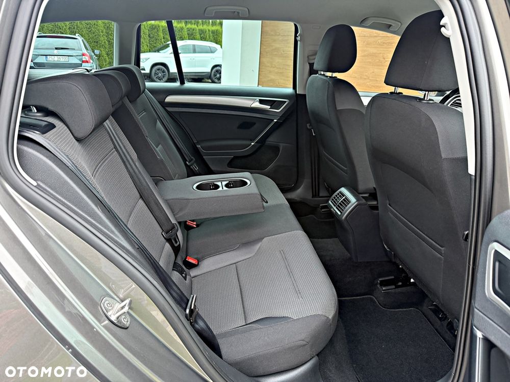Volkswagen Golf 1.6 TDI BlueMotion Technology Comfortline - 21