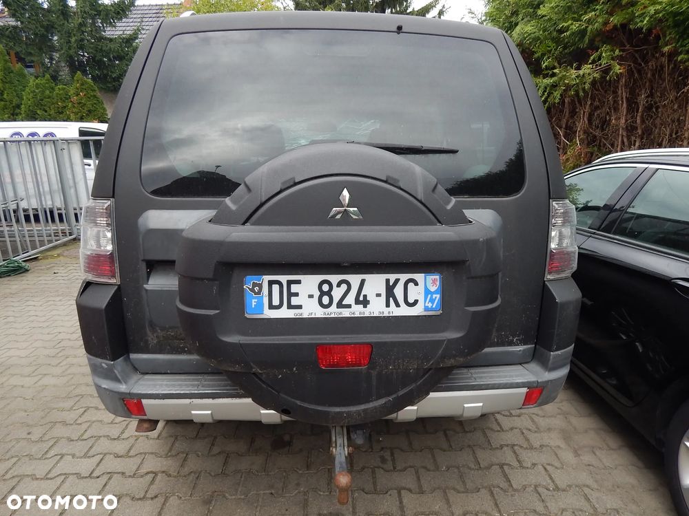 Mitsubishi Pajero - 24