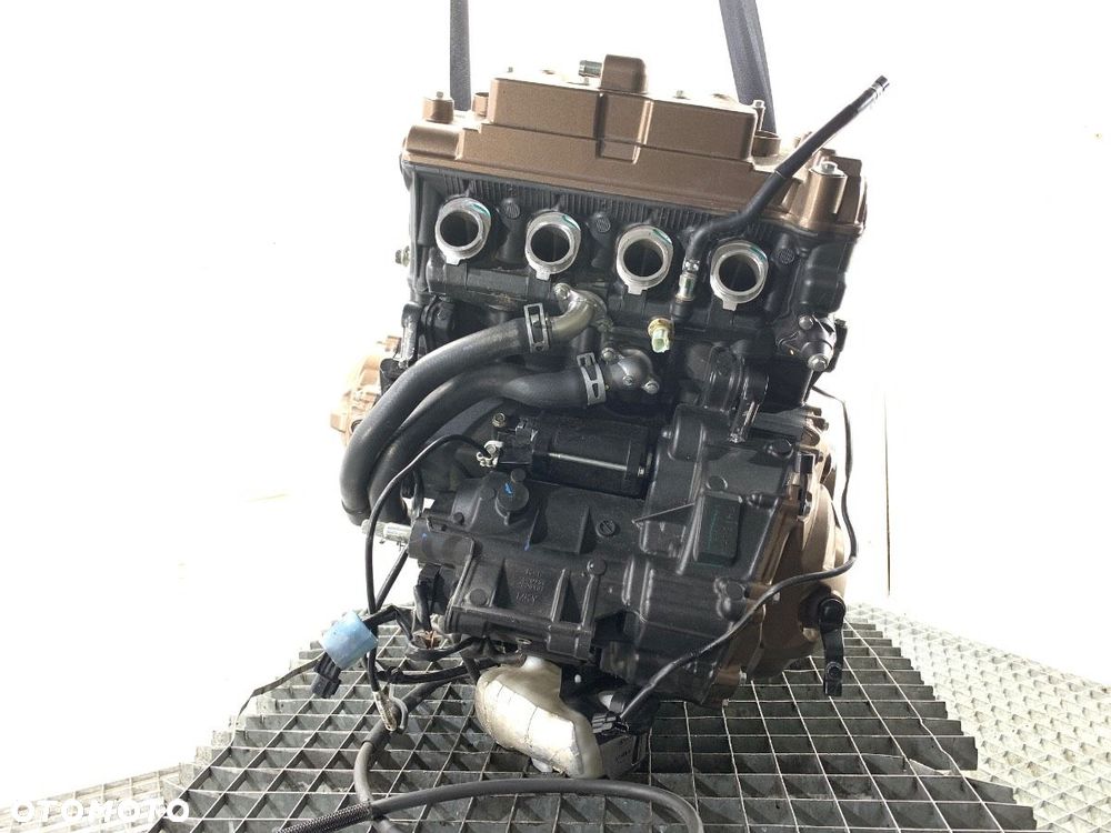 SILNIK  HONDA CB650RA 650 CM3 34kW 46KM (2014 - RH15E - 2