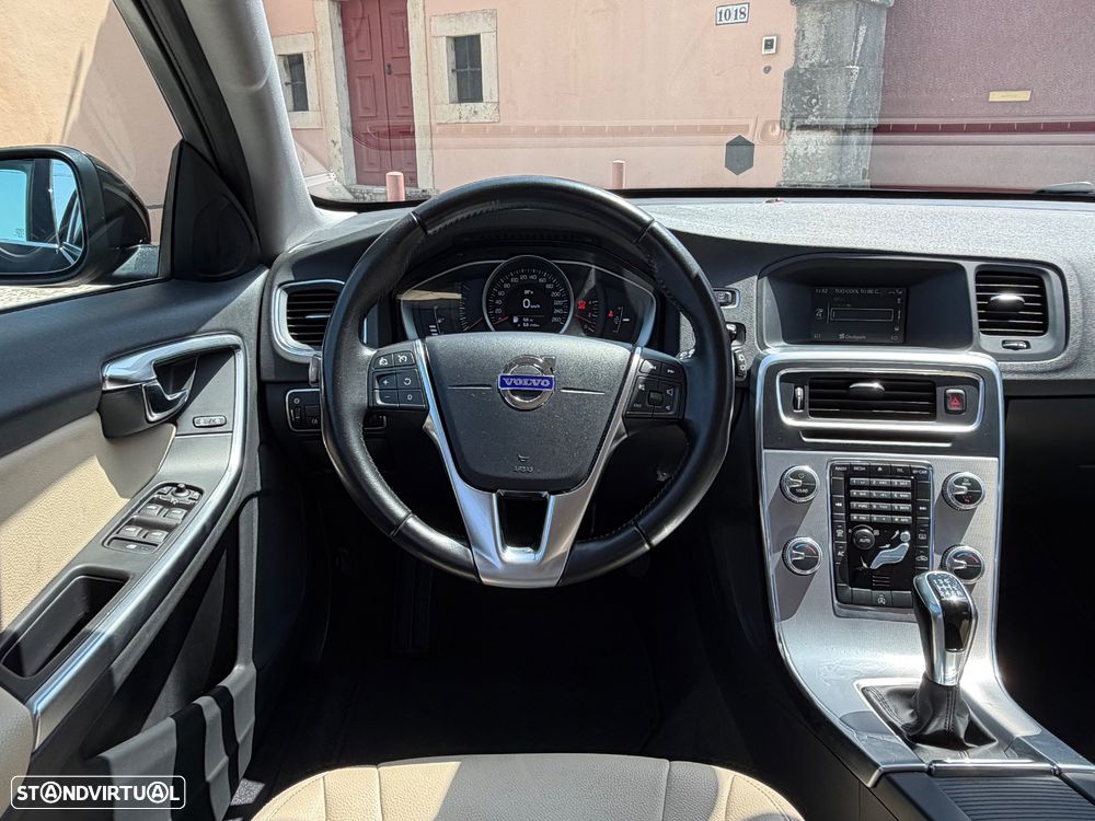 Volvo V60 2.0 D2 Momentum - 8