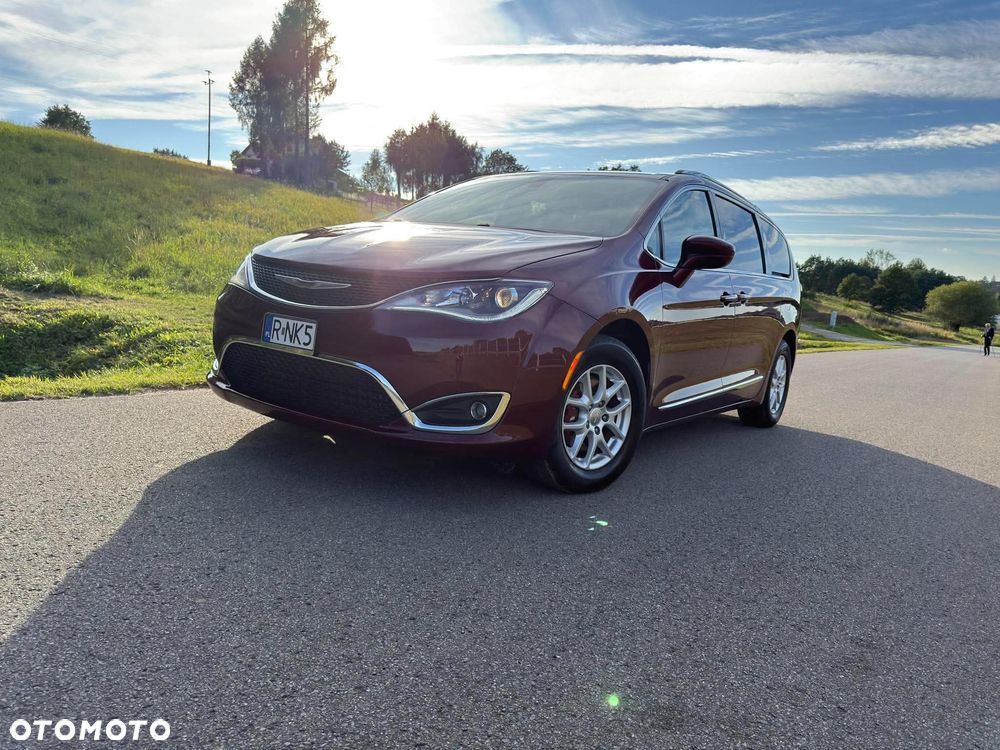 Chrysler Pacifica - 11