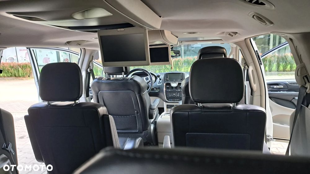 Chrysler Town & Country 3.6 Limited - 16