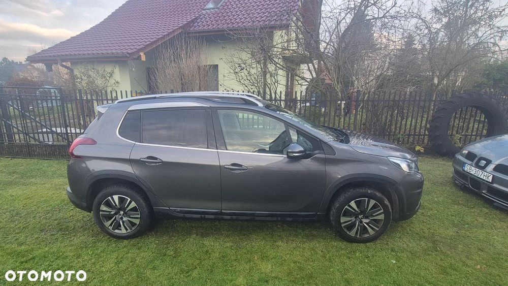 Peugeot 2008 1.2 Pure Tech GPF Signature S&S - 7