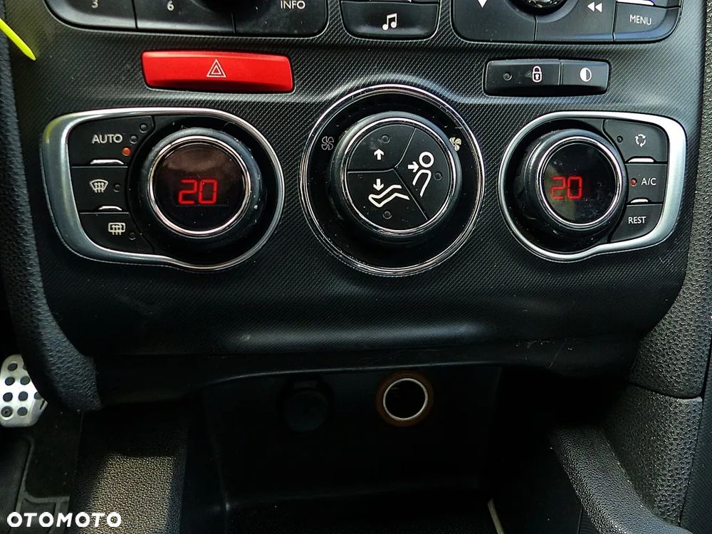 Citroën DS4 1.6 HDi SoChic - 33