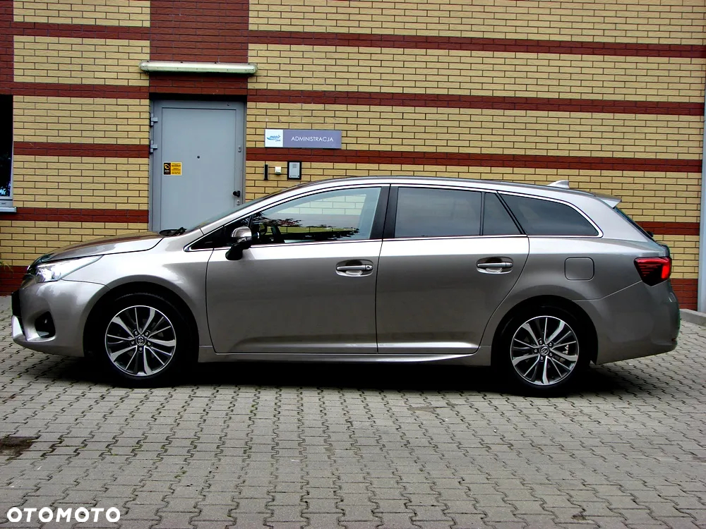Toyota Avensis Touring Sports 1.8 Comfort - 3
