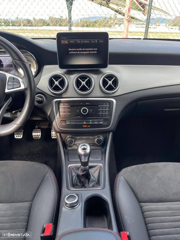 Mercedes-Benz CLA 200 d Shooting Brake AMG Line - 13