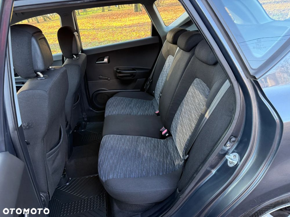 Kia Ceed 1.6 CRDi 90 Vision - 17