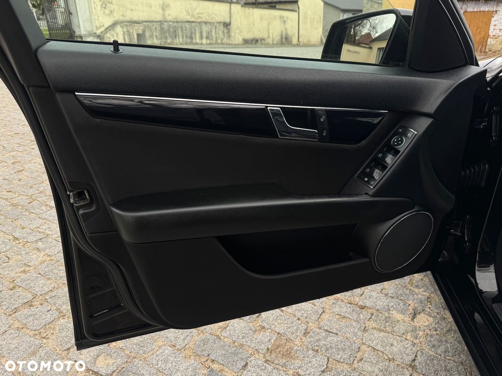 Mercedes-Benz Klasa C 200 Kompressor Avantgarde - 39
