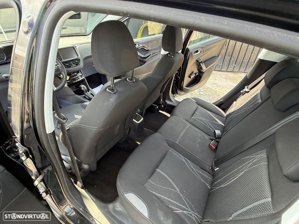 Peugeot 208 1.2 VTi SE Style - 44