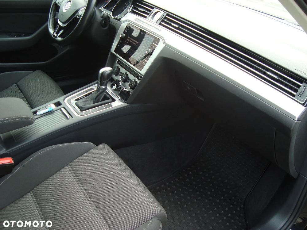 Volkswagen Passat 2.0 TDI (BlueMotion Technology) DSG Comfortline - 32