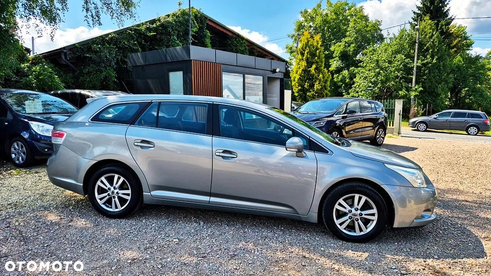 Toyota Avensis - 11