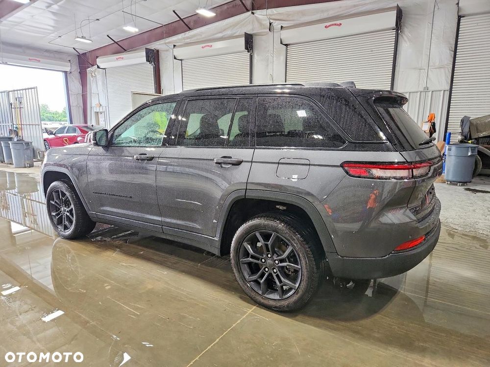 Jeep Grand Cherokee 2023 photo 3