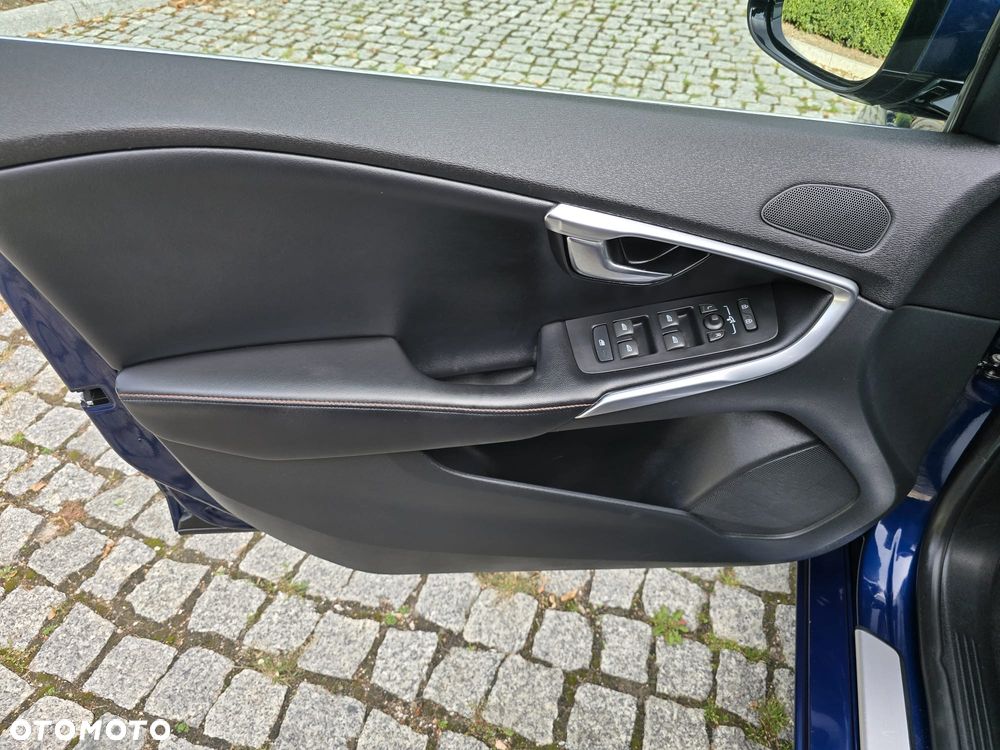 Volvo V40 D4 Ocean Race - 13