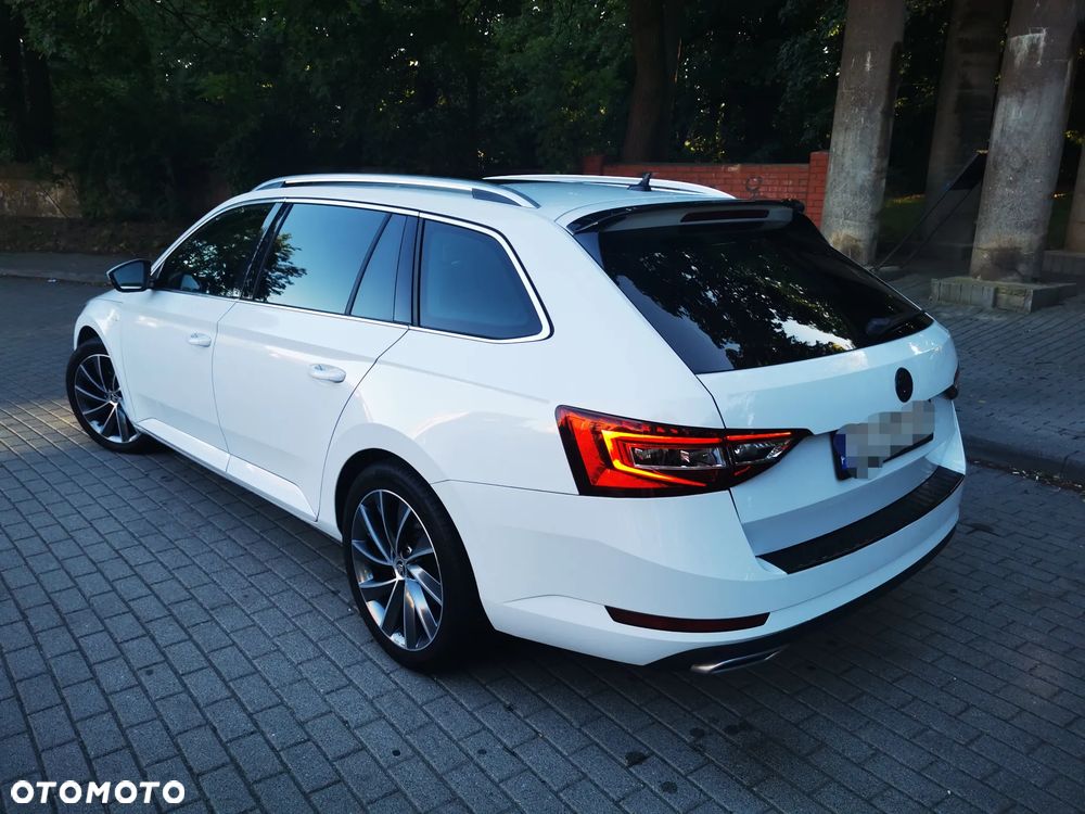 Skoda Superb 2.0 TDI Premium Edition - 9
