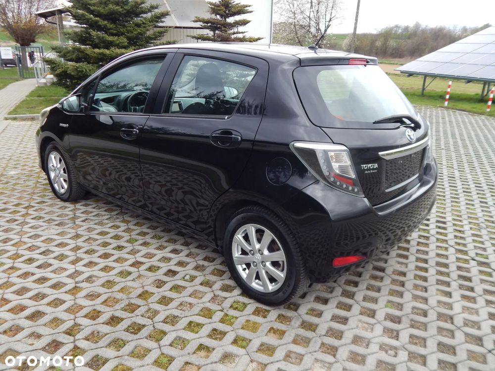 Toyota Yaris Hybrid 100 Dynamic - 14