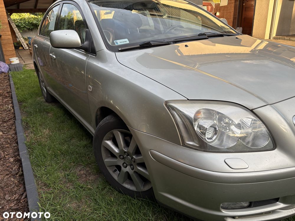 Toyota Avensis - 1