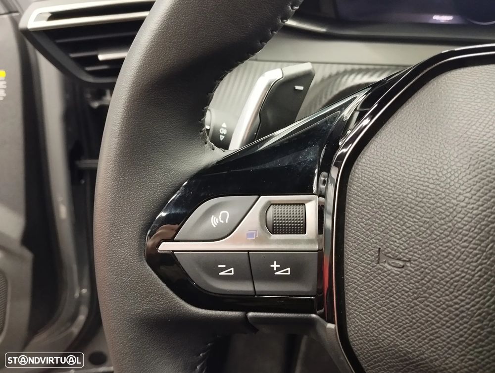 Peugeot 2008 1.2 Hybrid Allure e-DCS6 - 19