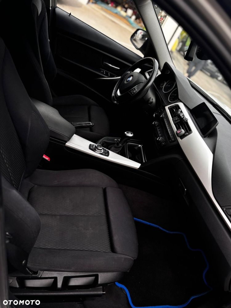 BMW Seria 3 318d DPF - 22