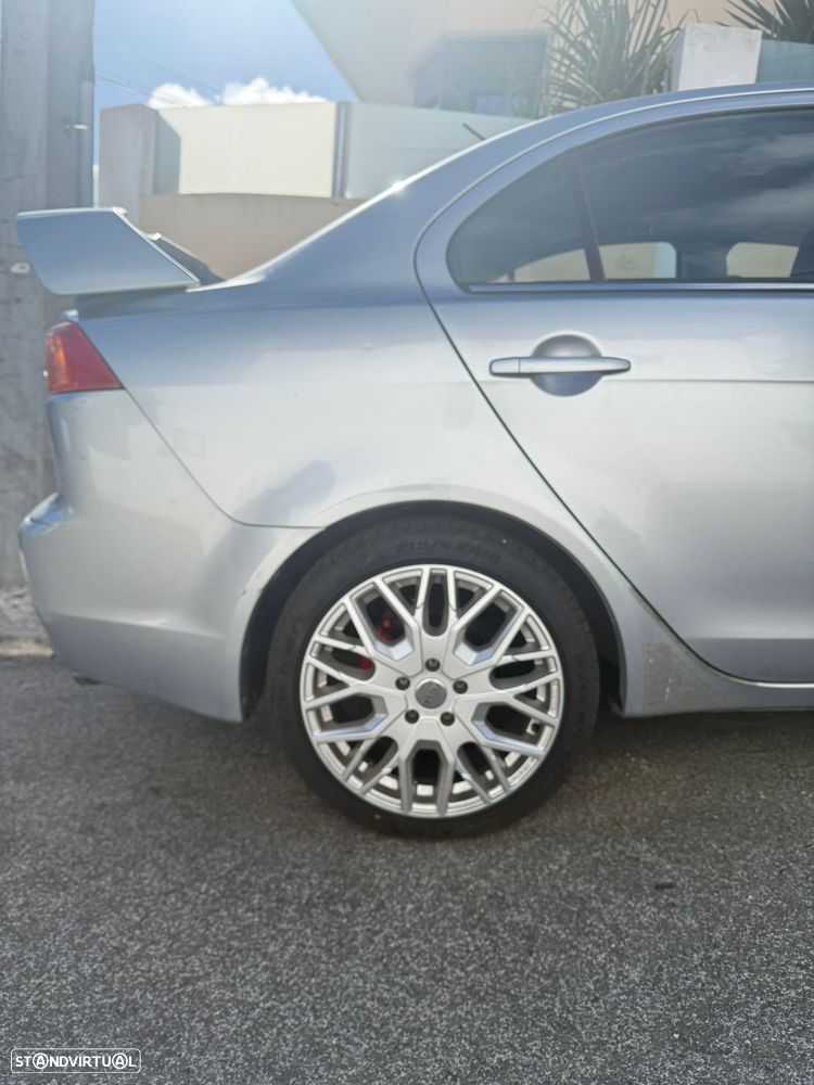 Mitsubishi Lancer 1.5 Invite - 4