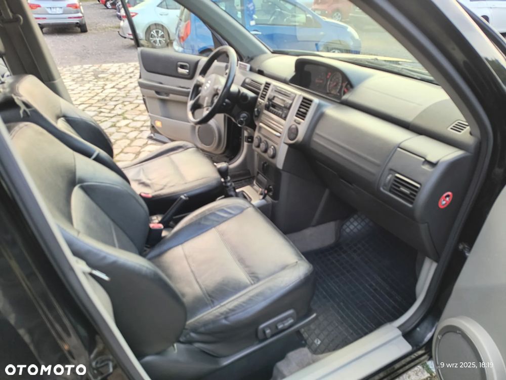 Nissan X-Trail 2.2 dCi Sport - 12