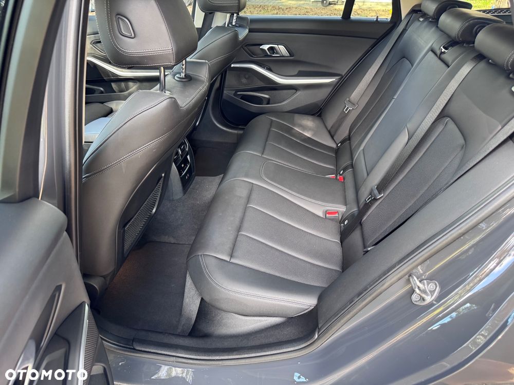 BMW Seria 3 320d xDrive Luxury Line sport - 21