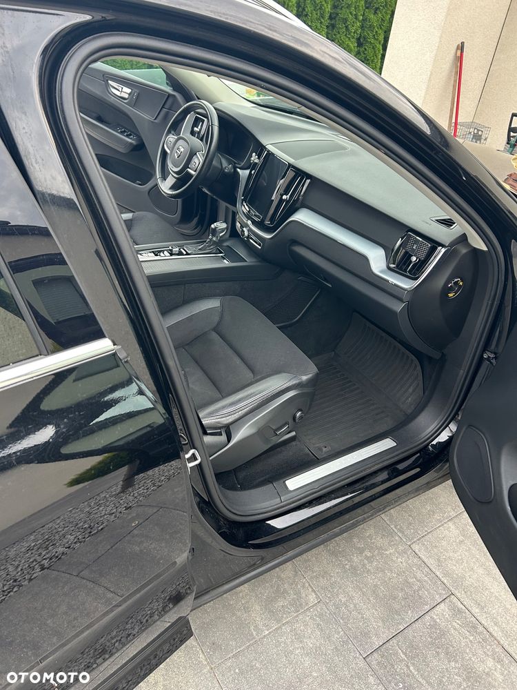 Volvo XC 60 D4 Momentum Pro - 17
