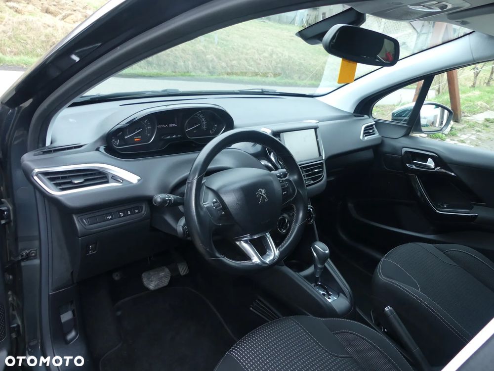 Peugeot 208 1.2 PureTech GPF Signature S&S EAT6 - 17