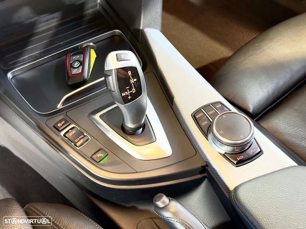 BMW 320 d Touring Aut. Efficient Dynamics Edition Sport Line - 31