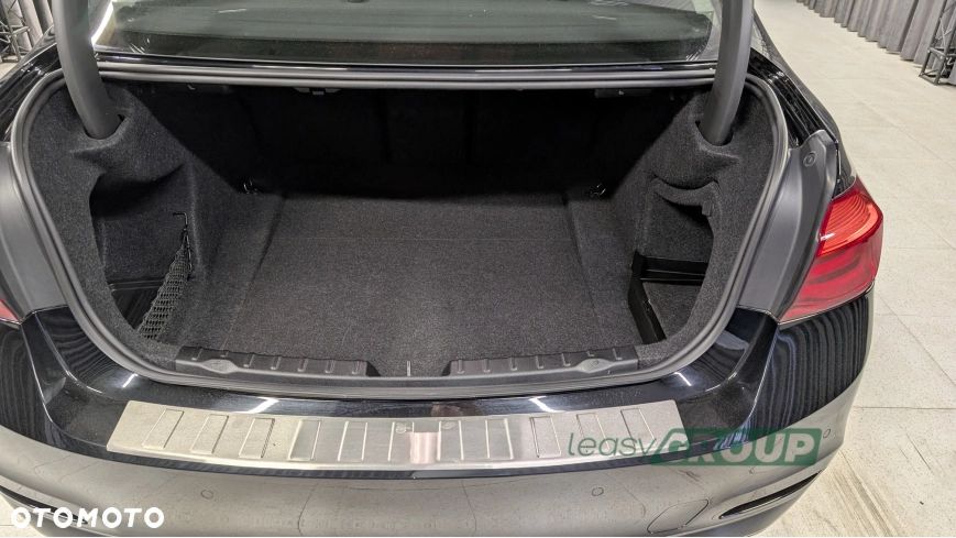BMW Seria 3 318i - 13