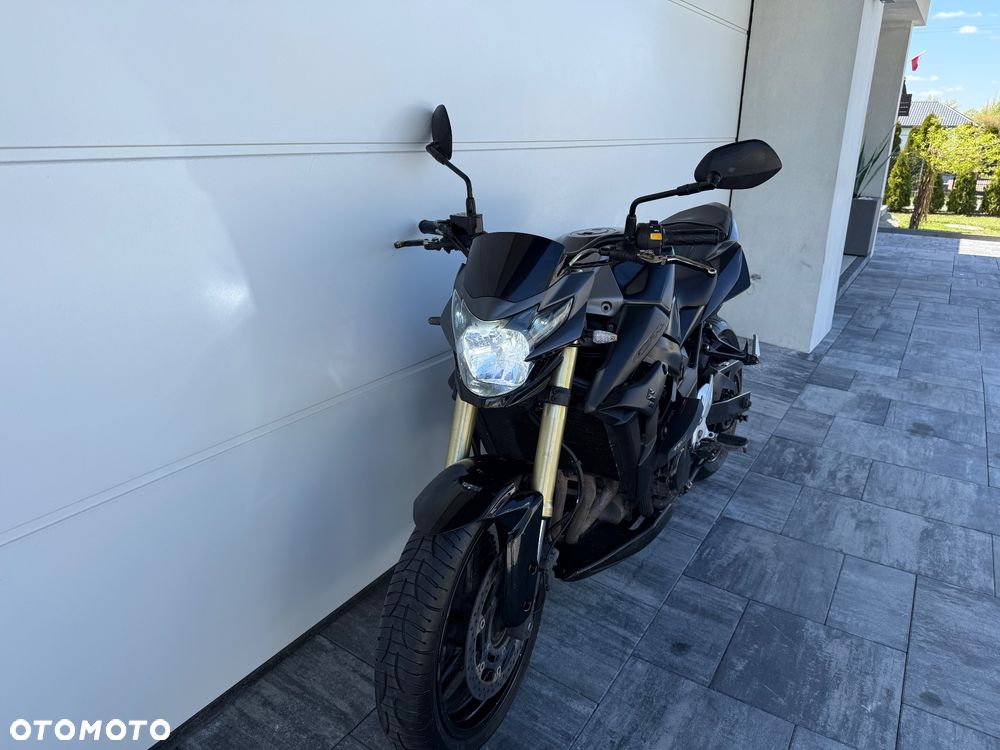 Suzuki GSR - 11