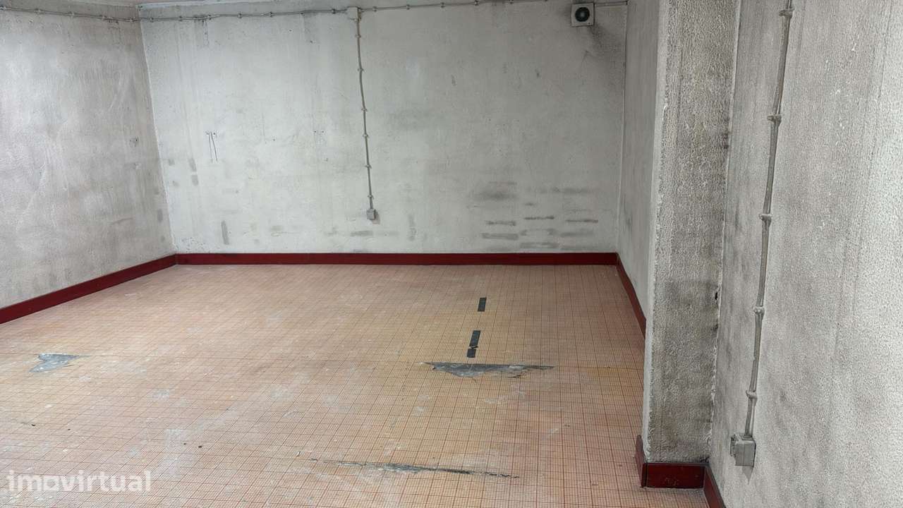 Armazém pronto a habitar em Loures - Grande imagem: 4/5