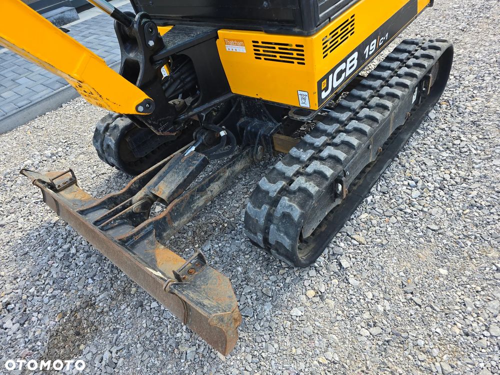 JCB - 7