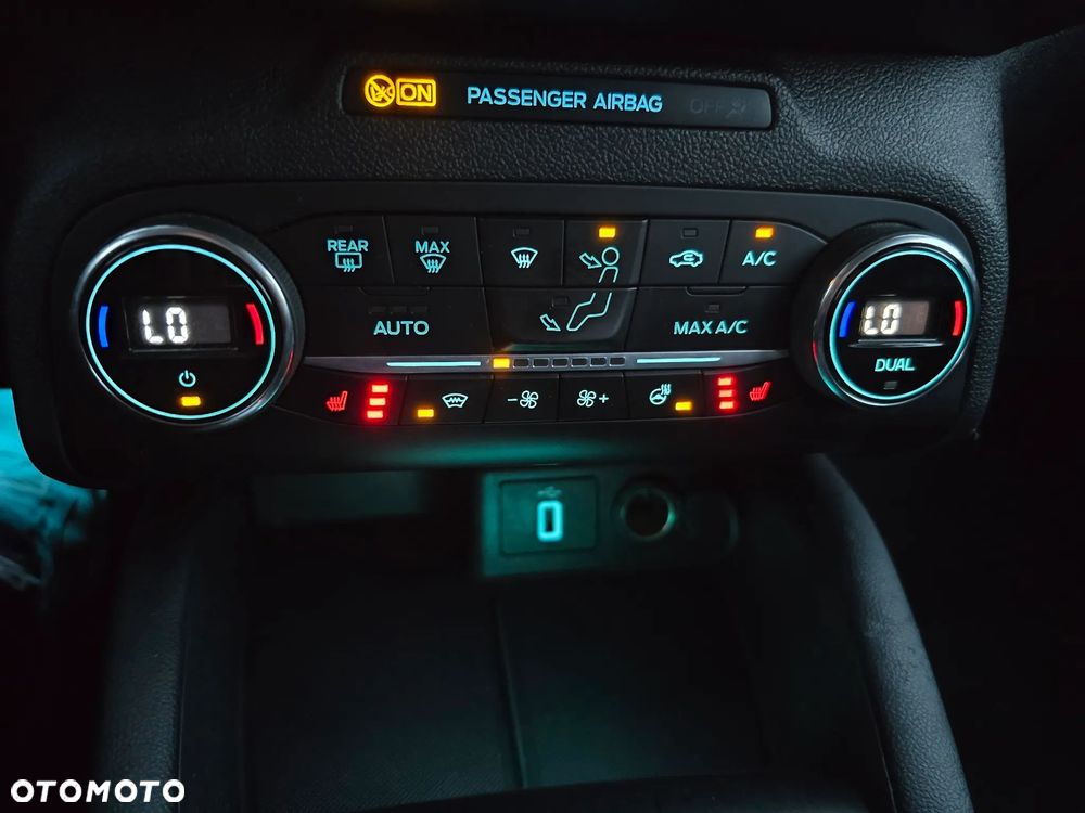 Ford Focus 1.5 EcoBlue Start-Stopp-System TITANIUM - 21