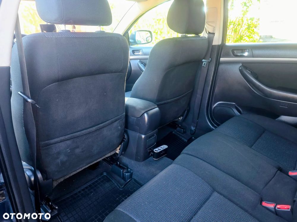 Toyota Avensis 2.2 D-4D Sol Plus - 10