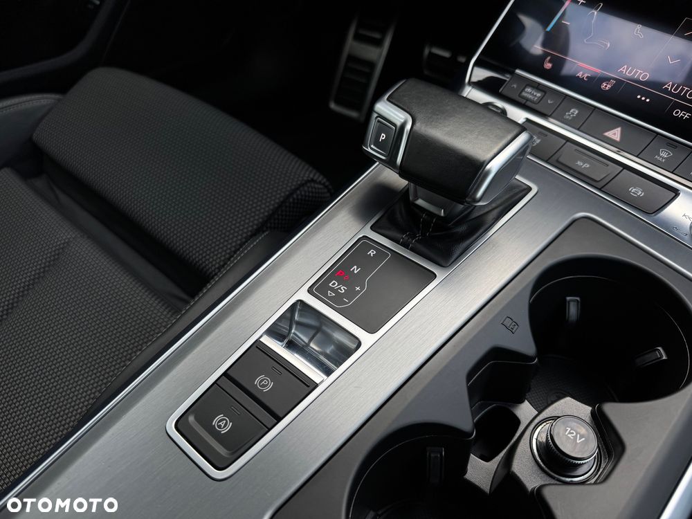 Audi A6 Avant 40 TDI quattro S tronic S line - 35