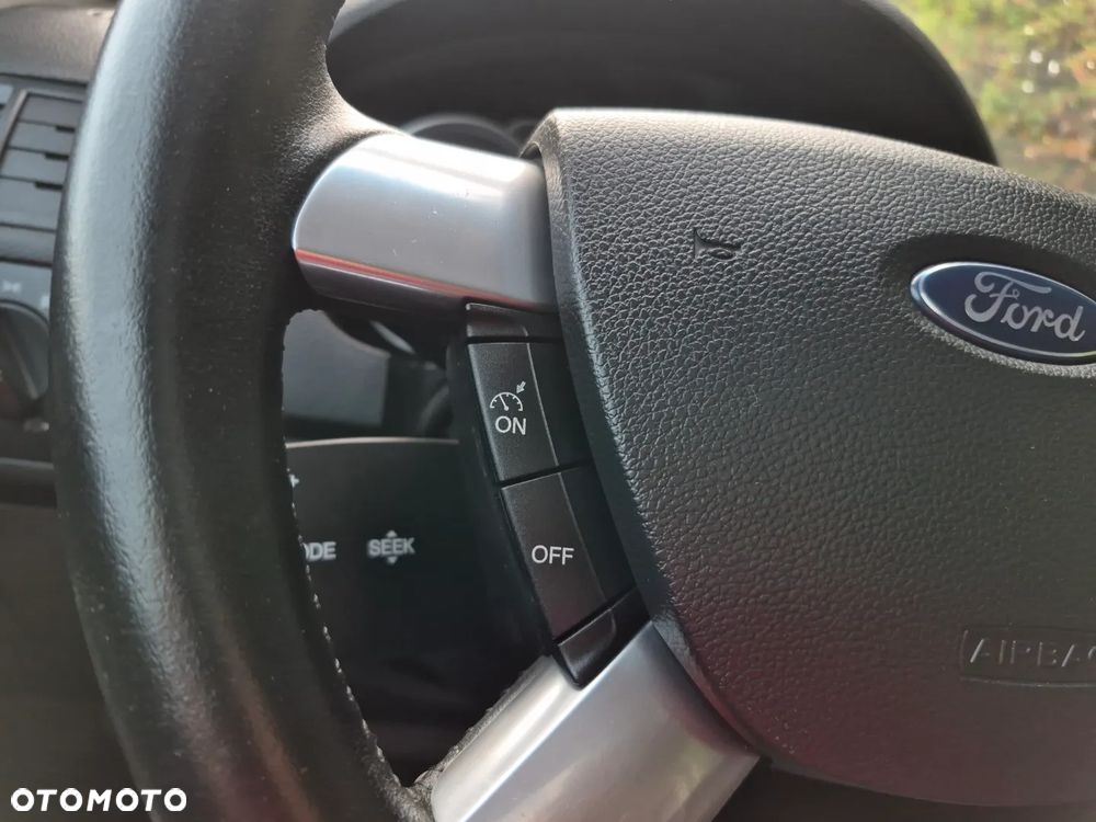 Ford Kuga 2.0 TDCi 2x4 Titanium - 25
