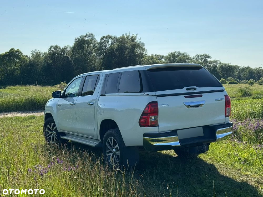 Toyota Hilux 2.4 D-4D Double Cab SR5 4x4