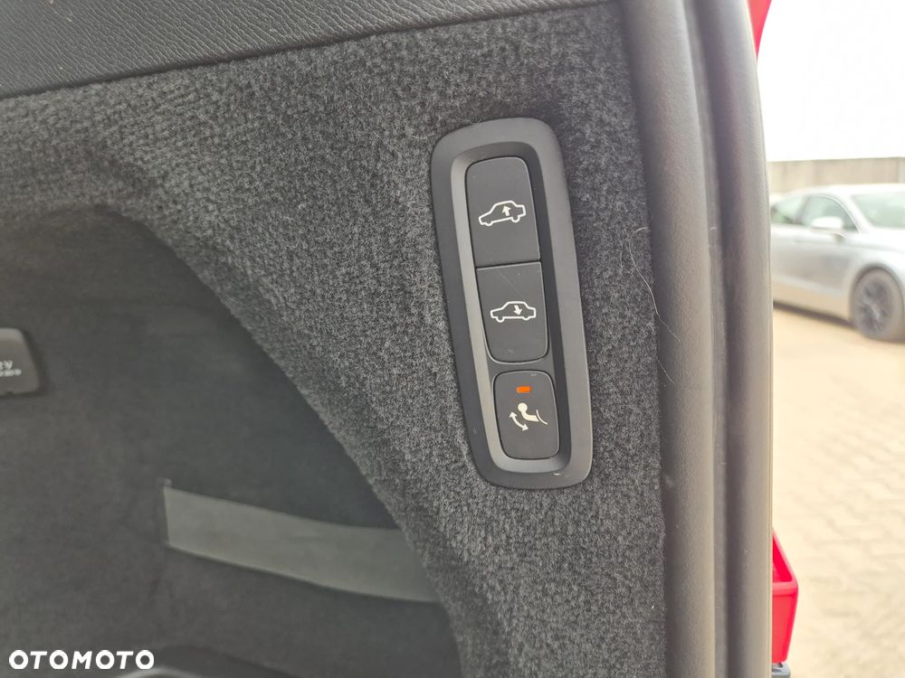 Volvo XC 90 D5 AWD Geartronic RDesign - 36