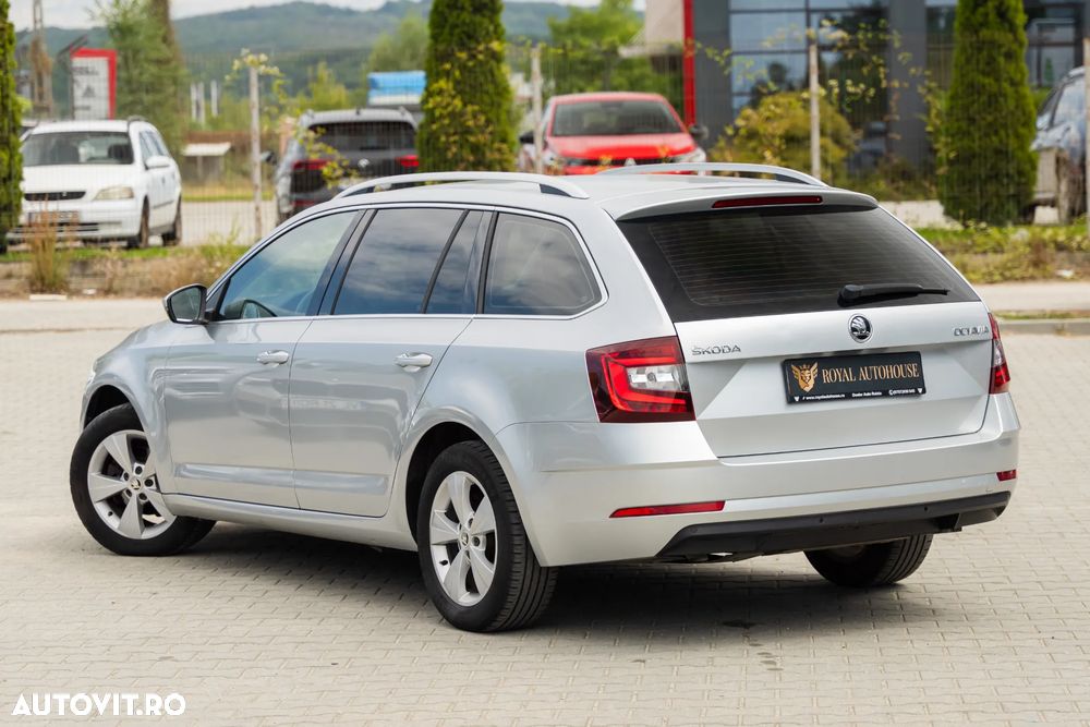 Skoda Octavia 1.6 TDI DSG Clever - 4