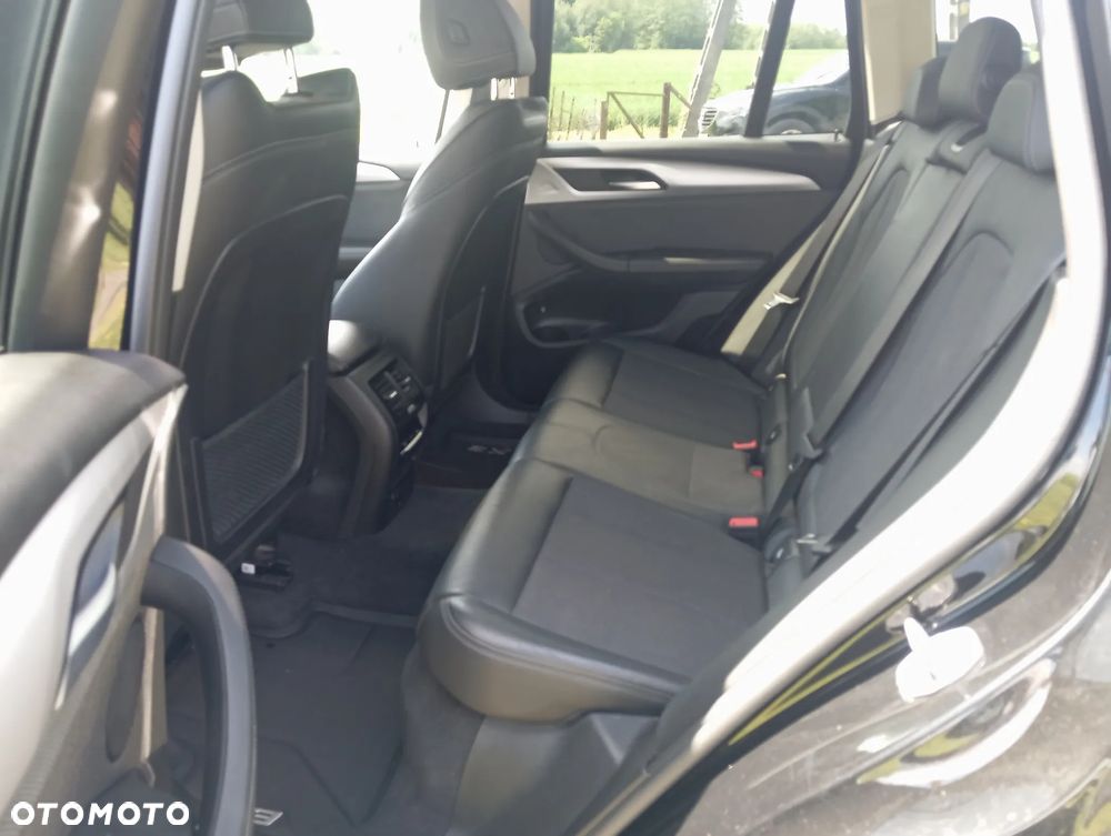 BMW X3 xDrive25d - 11