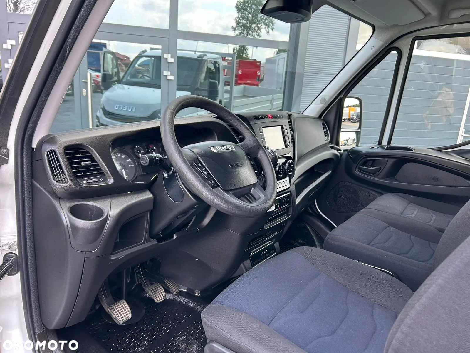Iveco Daily 50C18 35C18 3.0 HPI Skrzynia 6,2m **KLIMA**NAVI**NA BLIŹNIAKACH**Wzmocniony**Niski przebieg** - 9