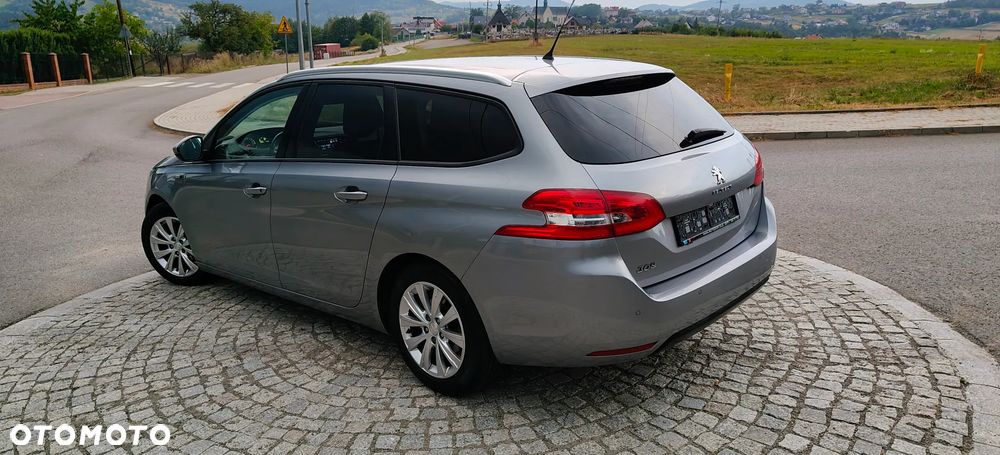 Peugeot 308 - 8