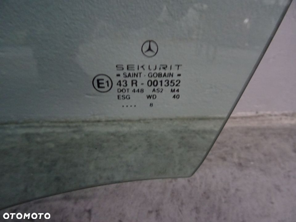 SZYBA DRZWI LEWY PRZÓD MERCEDES W202 SEDAN NR722 - 2