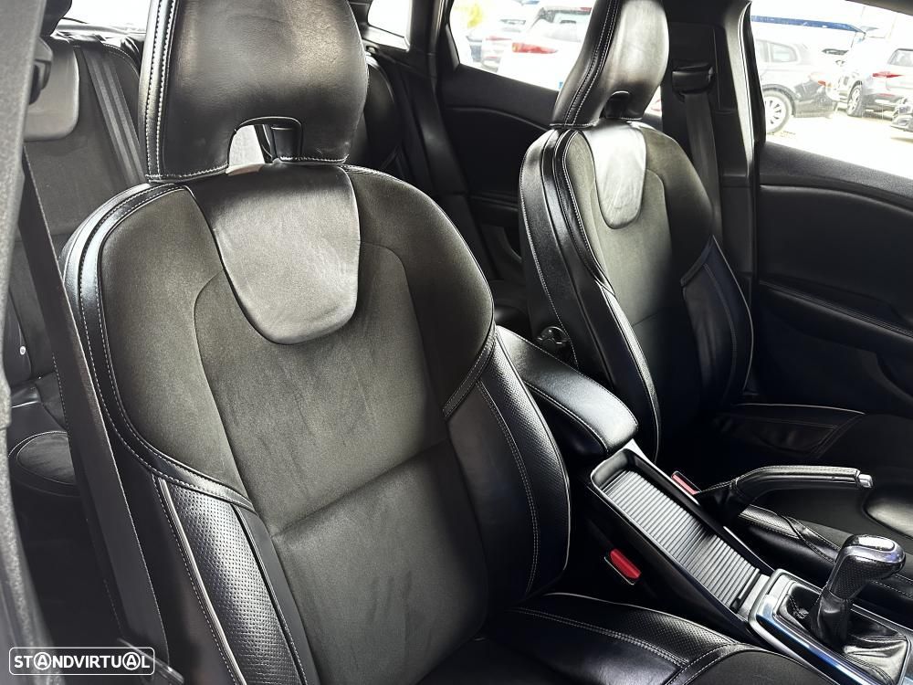 Volvo V40 2.0 D2 R-Design - 33