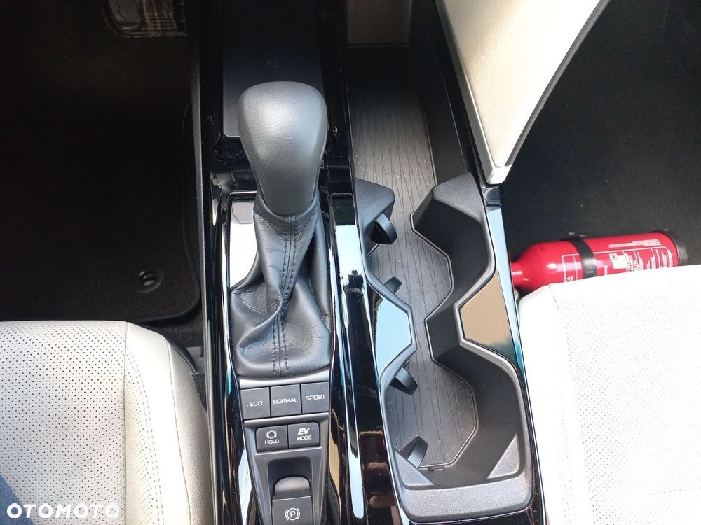 Toyota Camry - 22