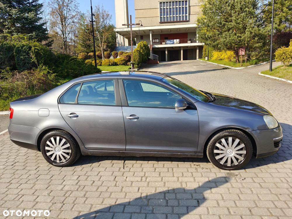 Volkswagen Passat 1.6 Comfortline - 10