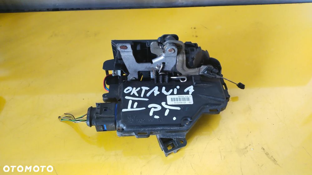ZAMEK DRZWI OCTAVIA 2 PRAWY TYŁ