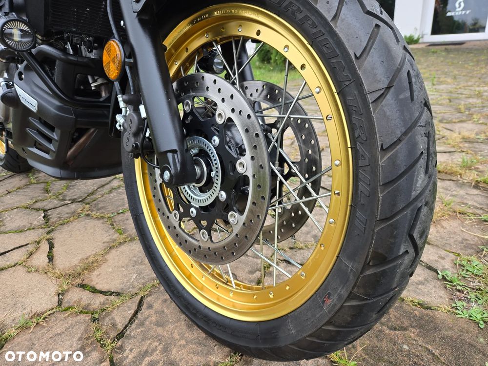 Suzuki V-STROM - 25