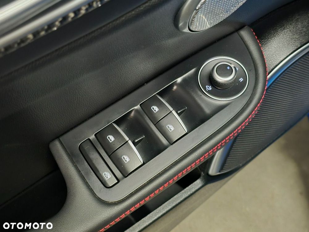 Alfa Romeo Giulia 2.0 Turbo 16V AT8-Q4 Estrema - 12