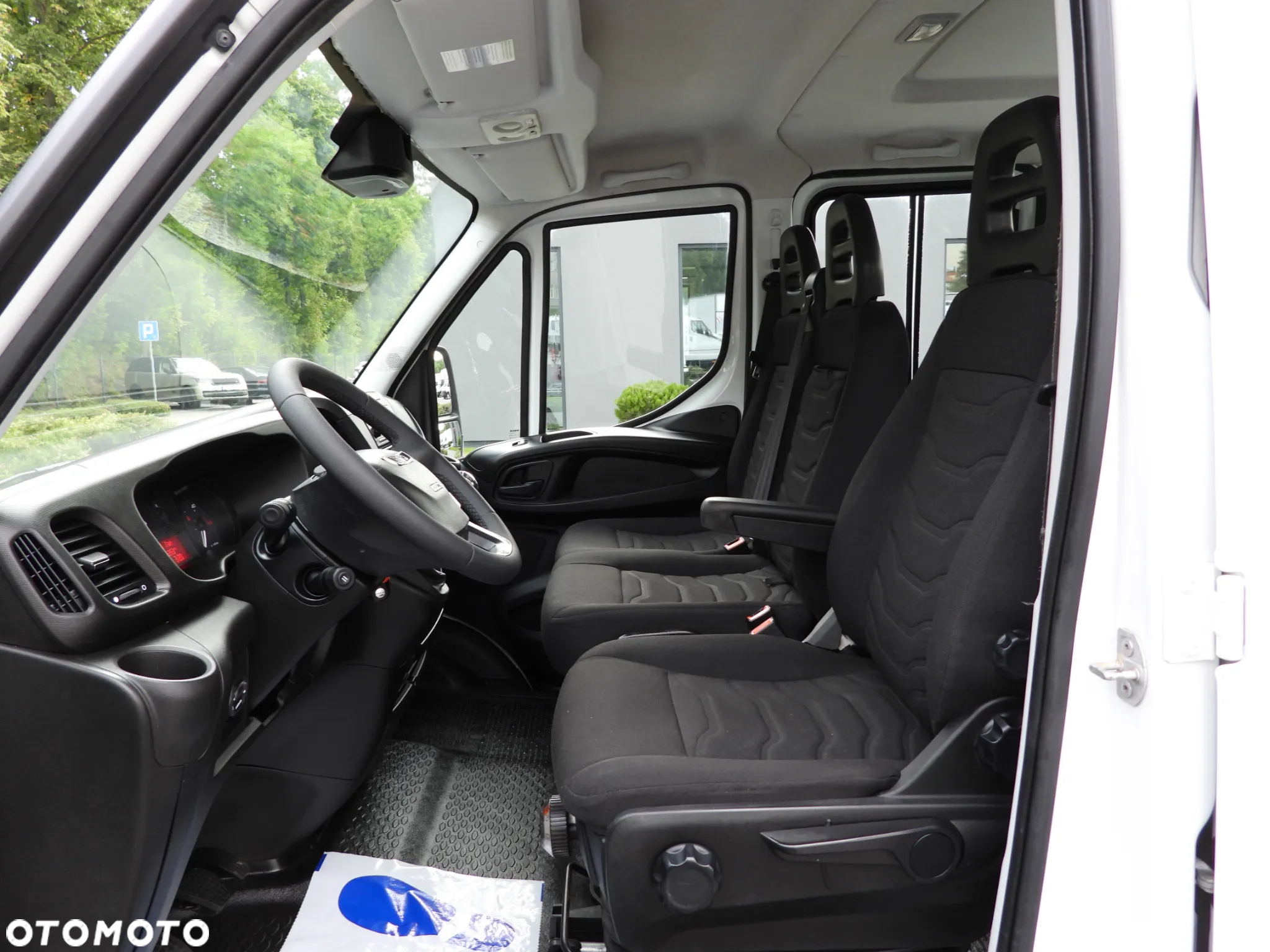 Iveco DAILY 35C17 SKRZYNIA PODWÓJNA KABINA DOKA 7 MIEJSC TEMPOMAT BLIŹNIACZE KOŁA KLIMATYZACJA 170KM [ 098947 ] - 25